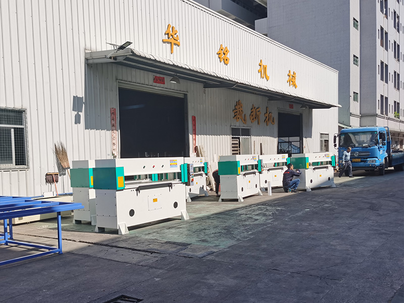 裁斷機發(fā)貨現(xiàn)場